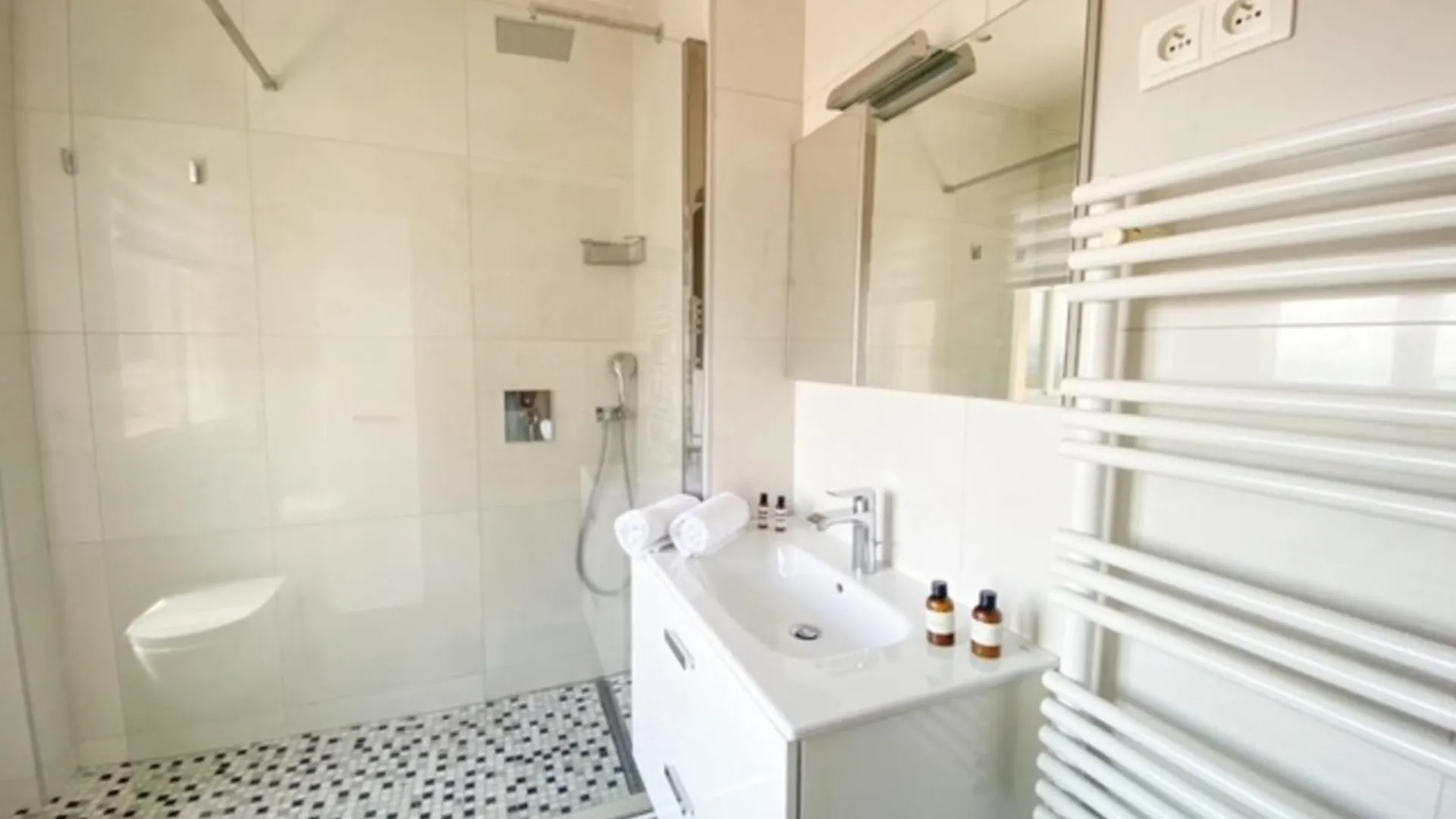 Cannes Suquet Stunning Sea View Bright Apartment Prime Quiet Location